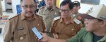 Bupati Sukabumi Asep Japar didampingi Kadinsos di wawancara awak media di Pendopo / Foto: MediaAksara