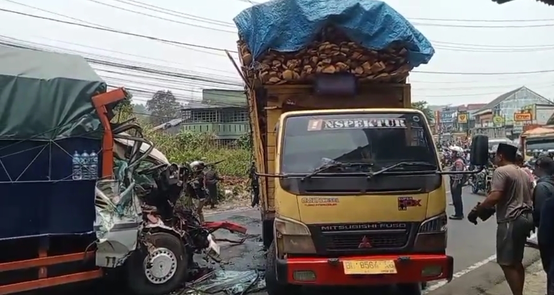 Tabrakan Dua Truk di Parungkuda Sukabumi, Tiga Orang Luka   ‎
